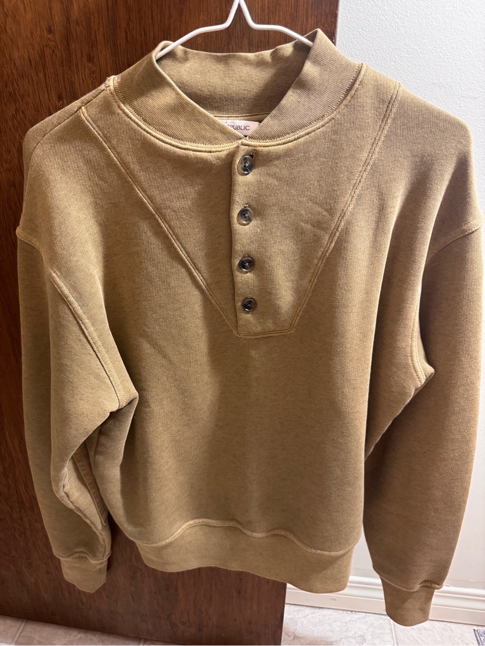 Banana Republic Crewneck Henley Sweatshirt in Camel Brown